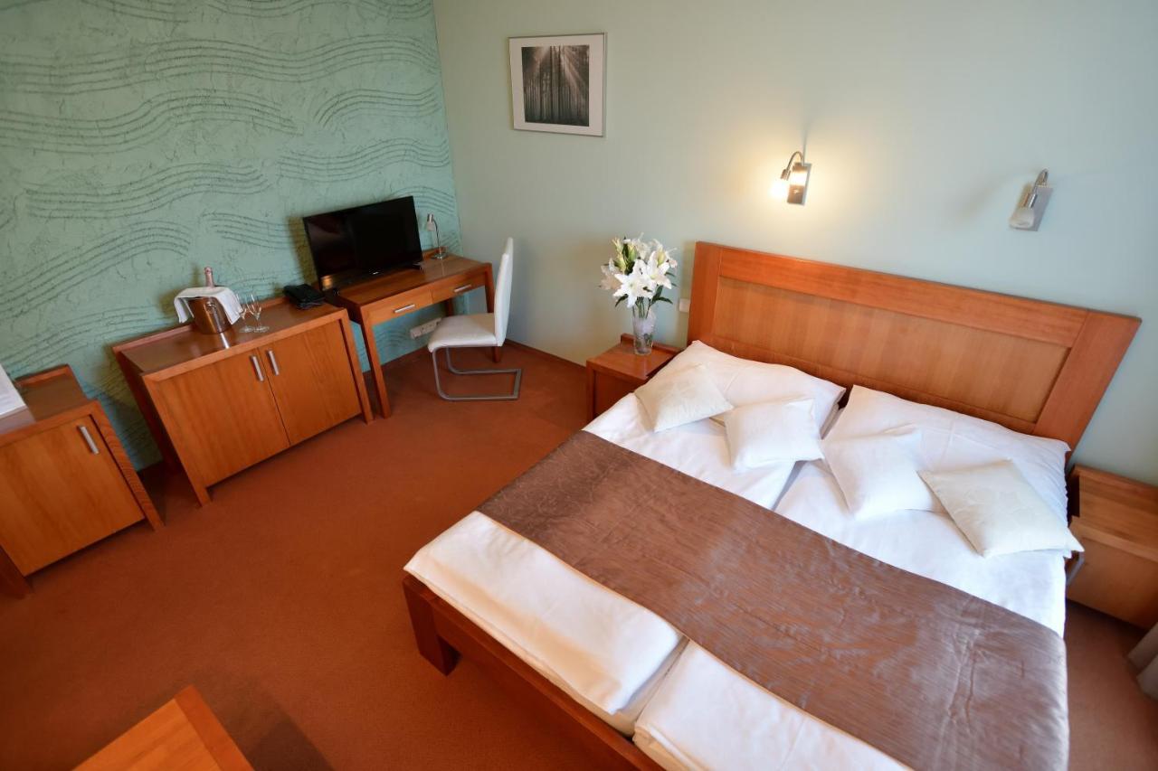 Hotel Villa Romantica Kolin Ngoại thất bức ảnh
